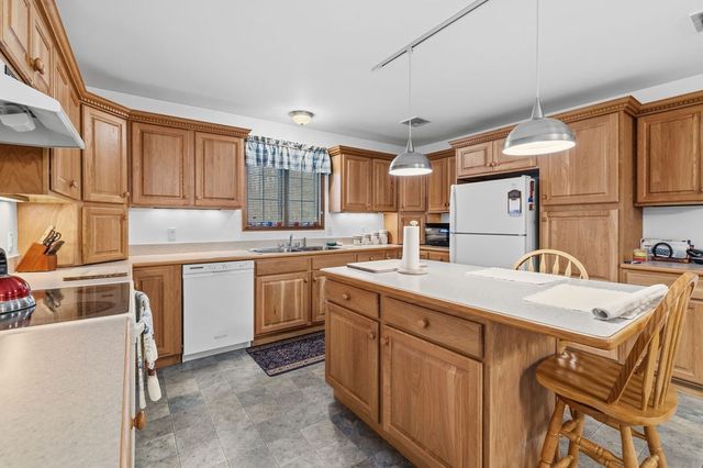 2140 Tanglewood Rd., Dighton, MA 02764