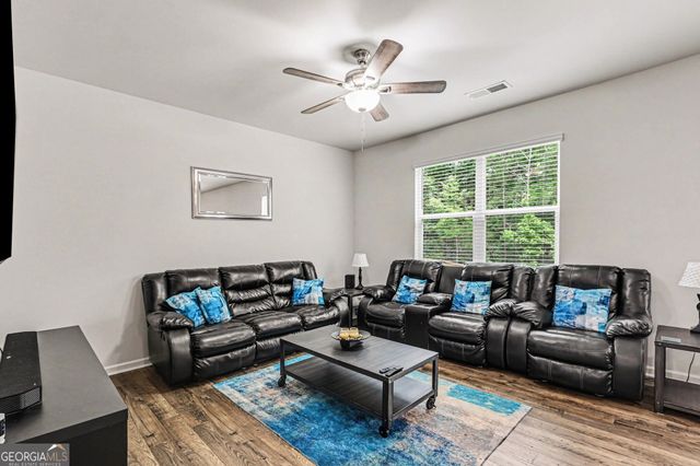 8233 Bluewater Drive, Fairburn, GA 30213