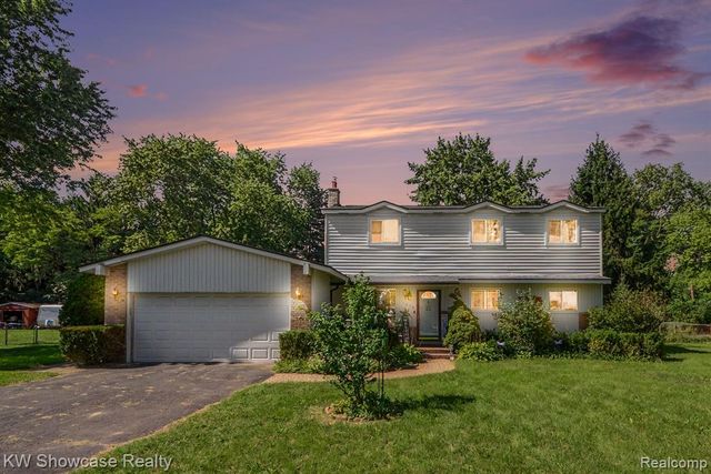 1275 Shoman Street, Waterford, MI 48327