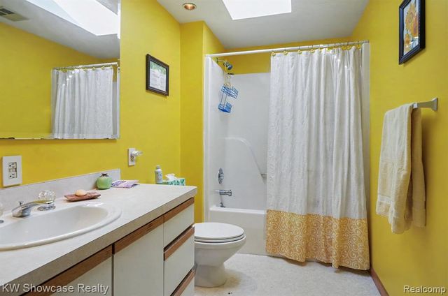 1275 Shoman Street, Waterford, MI 48327