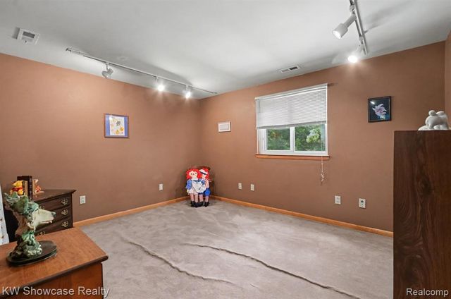 1275 Shoman Street, Waterford, MI 48327
