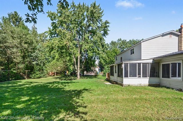1275 Shoman Street, Waterford, MI 48327