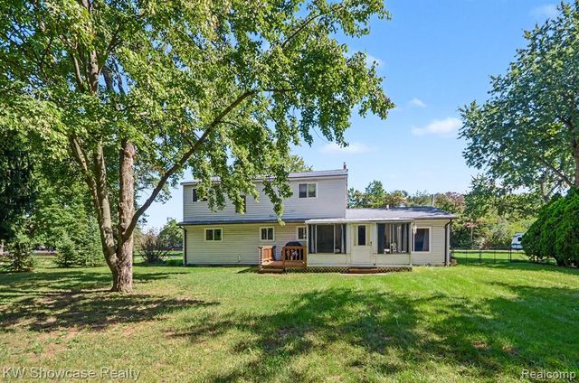1275 Shoman Street, Waterford, MI 48327