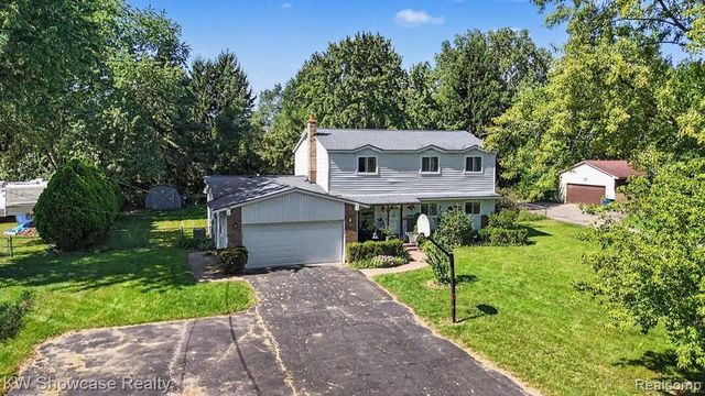 1275 Shoman Street, Waterford, MI 48327