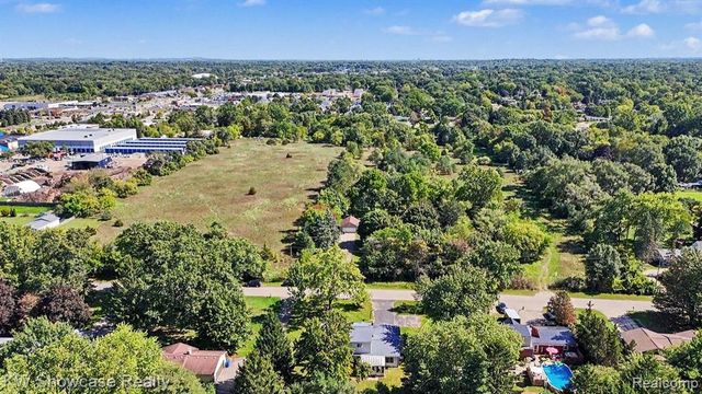 1275 Shoman Street, Waterford, MI 48327
