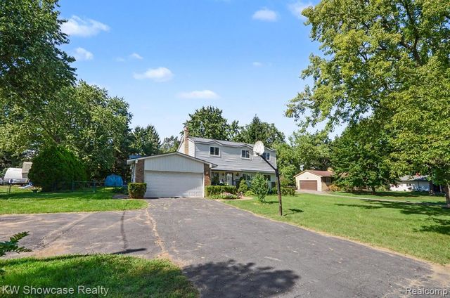 1275 Shoman Street, Waterford, MI 48327