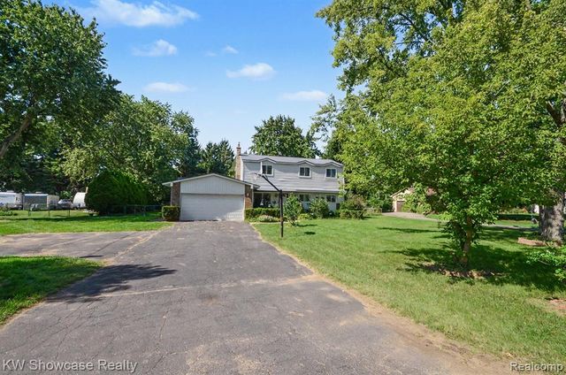 1275 Shoman Street, Waterford, MI 48327