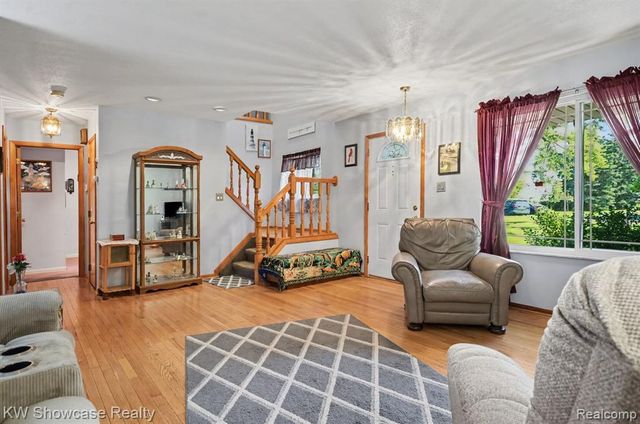 1275 Shoman Street, Waterford, MI 48327