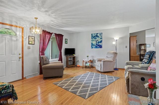 1275 Shoman Street, Waterford, MI 48327