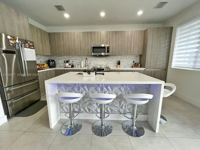 7243 NW 103rd Path, Doral, FL 33178