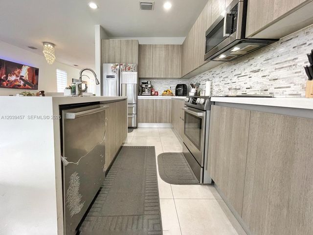 7243 NW 103rd Path, Doral, FL 33178