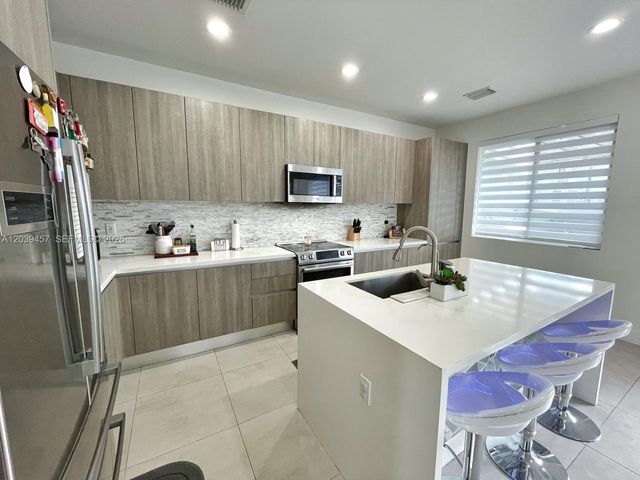 7243 NW 103rd Path, Doral, FL 33178