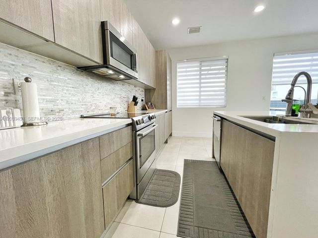 7243 NW 103rd Path, Doral, FL 33178
