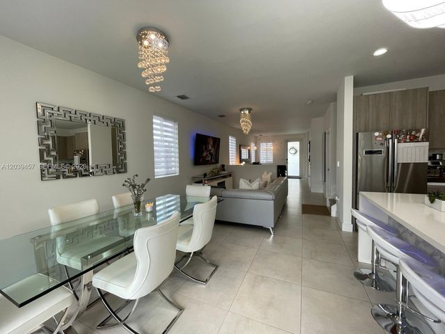 7243 NW 103rd Path, Doral, FL 33178