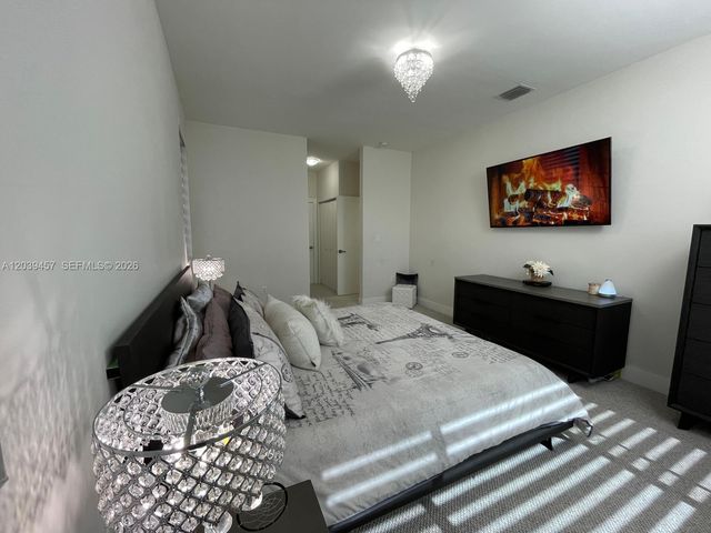 7243 NW 103rd Path, Doral, FL 33178