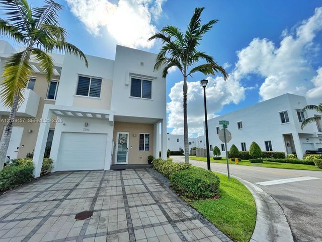 7243 NW 103rd Path, Doral, FL 33178