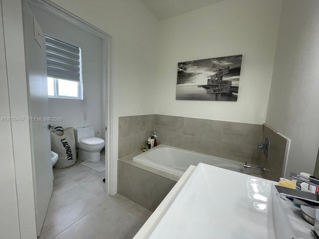 7243 NW 103rd Path, Doral, FL 33178