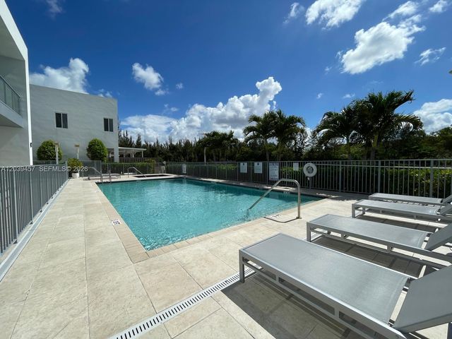 7243 NW 103rd Path, Doral, FL 33178