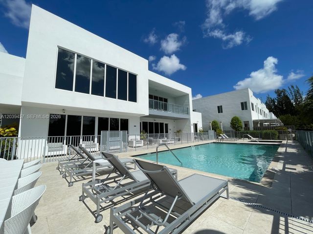 7243 NW 103rd Path, Doral, FL 33178
