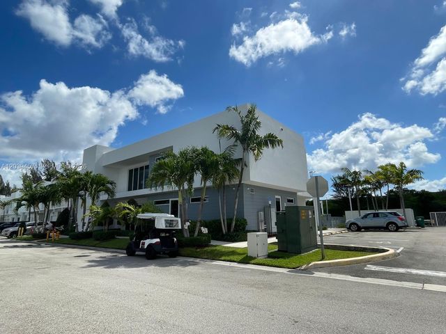 7243 NW 103rd Path, Doral, FL 33178