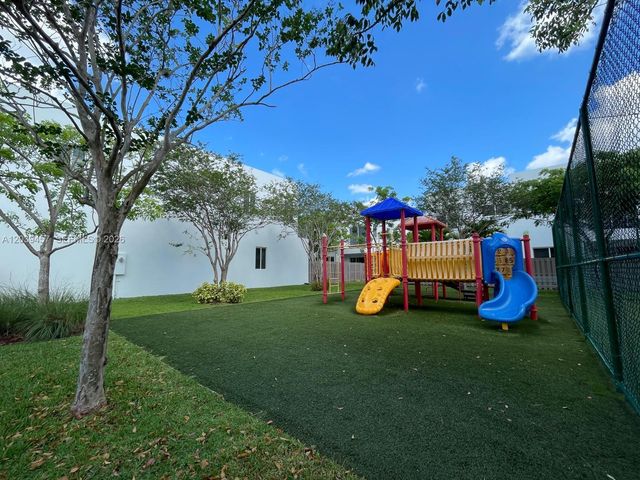 7243 NW 103rd Path, Doral, FL 33178