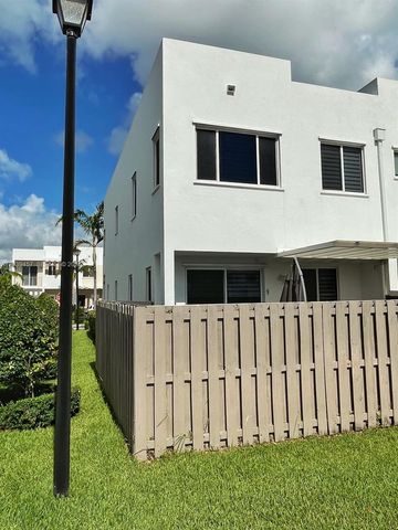 7243 NW 103rd Path, Doral, FL 33178