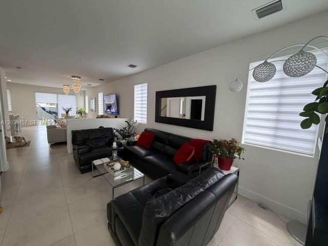 7243 NW 103rd Path, Doral, FL 33178