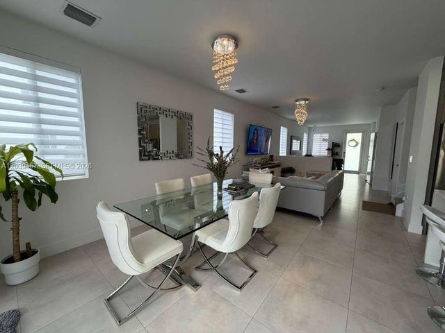 7243 NW 103rd Path, Doral, FL 33178