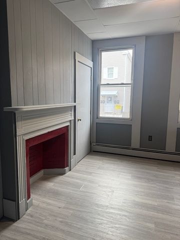 148 Maxfield St 1W, New Bedford, MA 02740