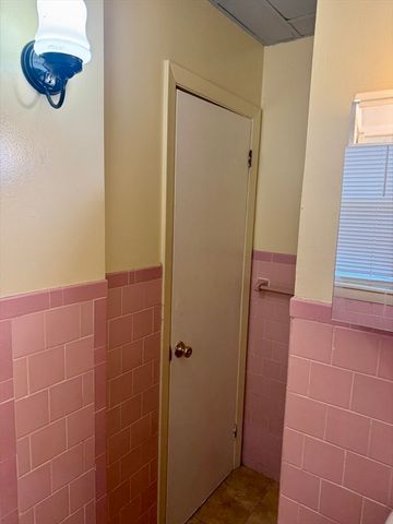 148 Maxfield St 1W, New Bedford, MA 02740