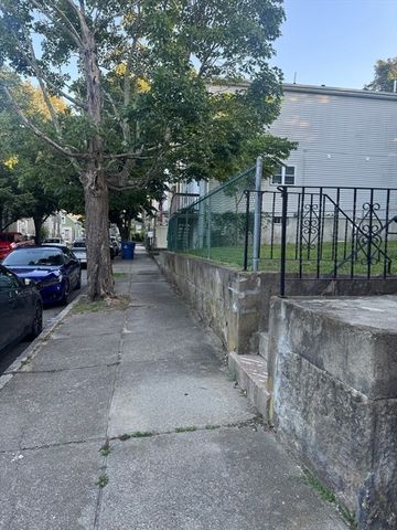 148 Maxfield St 1W, New Bedford, MA 02740