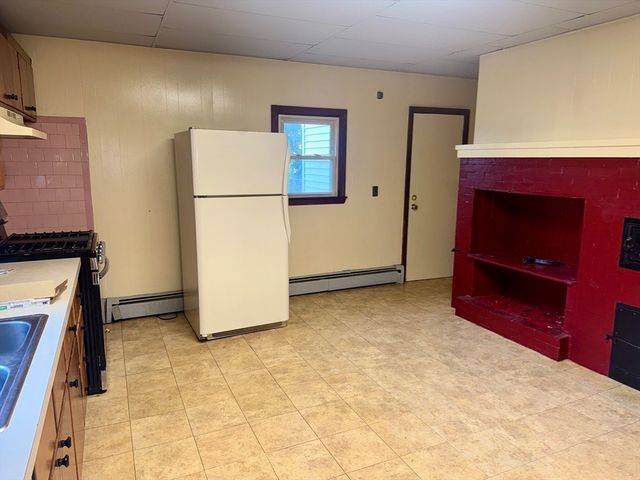 148 Maxfield St 1W, New Bedford, MA 02740