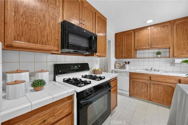 1700 W Ash, Fullerton, CA 92833