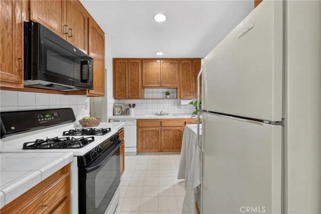 1700 W Ash, Fullerton, CA 92833