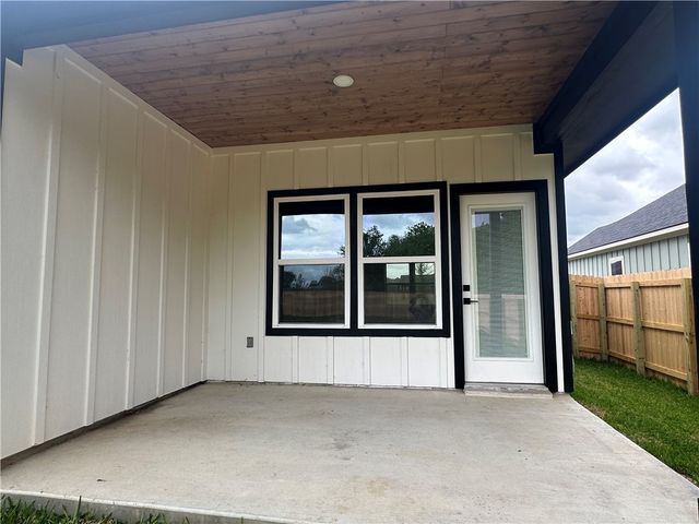 2591 Dove Crossing Lane, Navasota, TX 77868