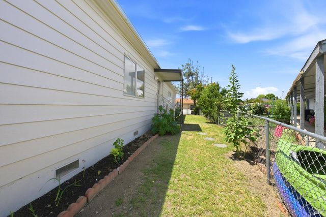 7272 Anchor Dr, Clearlake, CA 95422