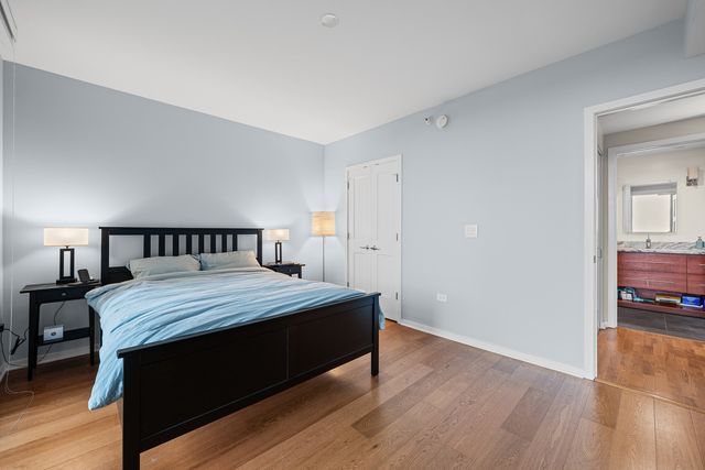 807 DAVIS Street 1608, Evanston, IL 60201