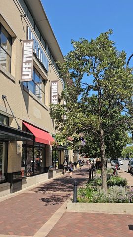 807 DAVIS Street 1608, Evanston, IL 60201