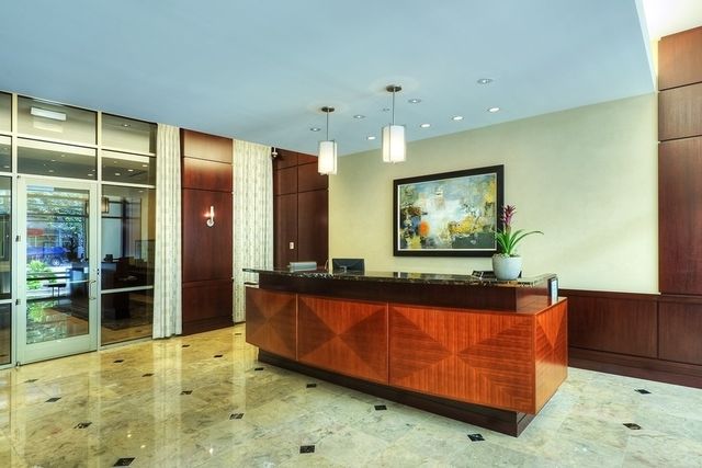 807 DAVIS Street 1608, Evanston, IL 60201