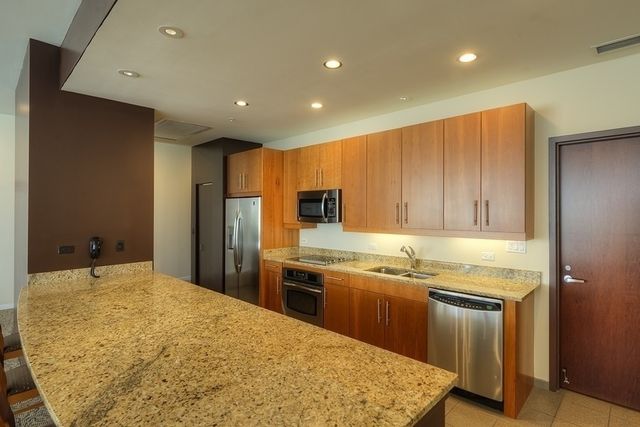 807 DAVIS Street 1608, Evanston, IL 60201