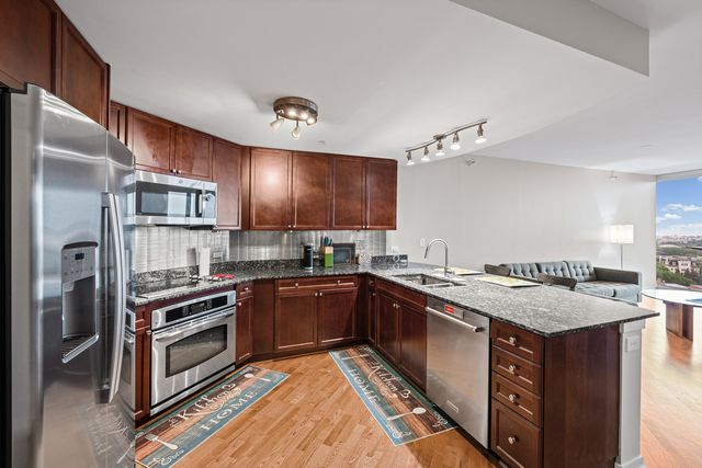 807 DAVIS Street 1608, Evanston, IL 60201