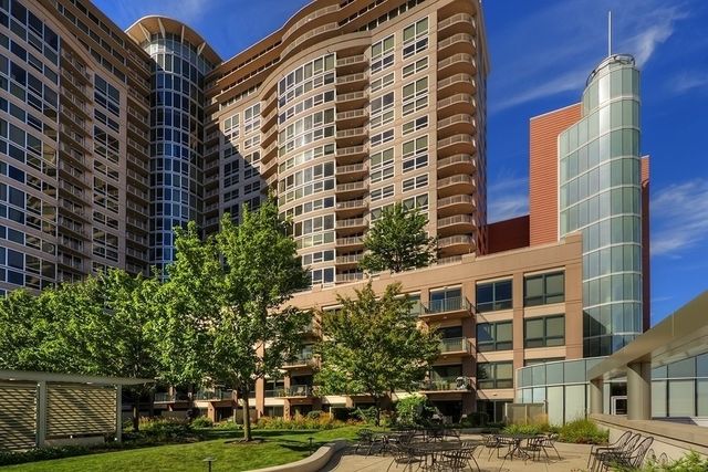 807 DAVIS Street 1608, Evanston, IL 60201