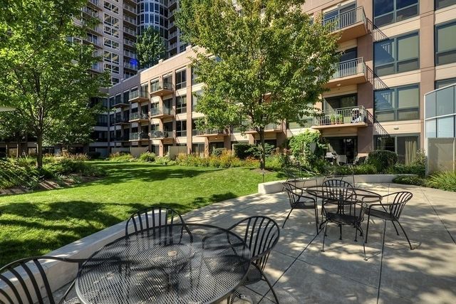 807 DAVIS Street 1608, Evanston, IL 60201