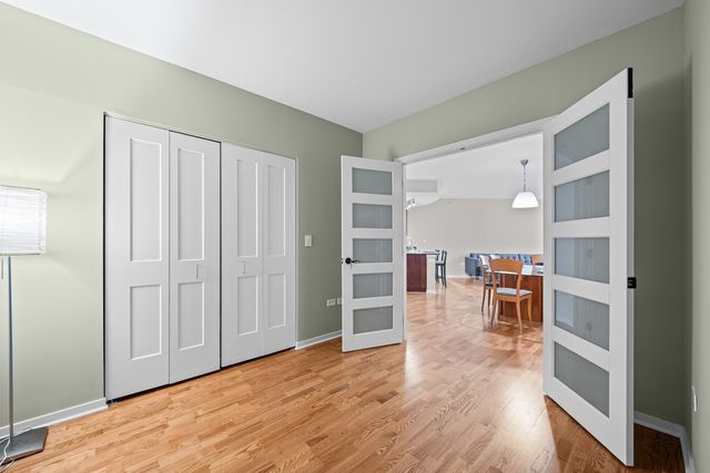 807 DAVIS Street 1608, Evanston, IL 60201