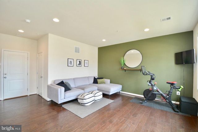 22305 BROADWAY AVE, Clarksburg, MD 20871