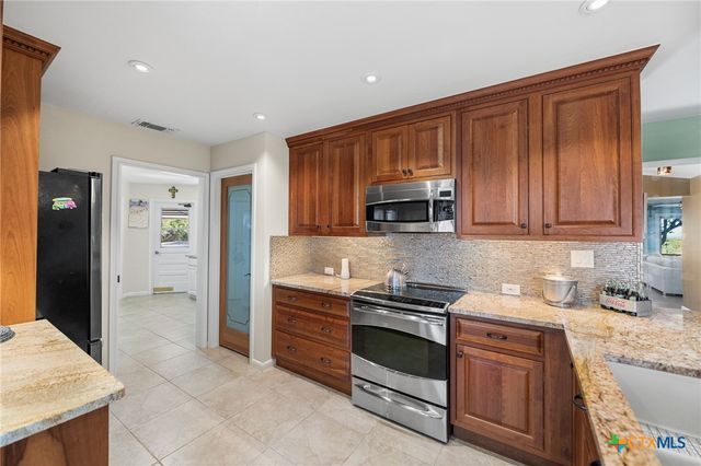 318 Remington Drive, Bergheim, TX 78004