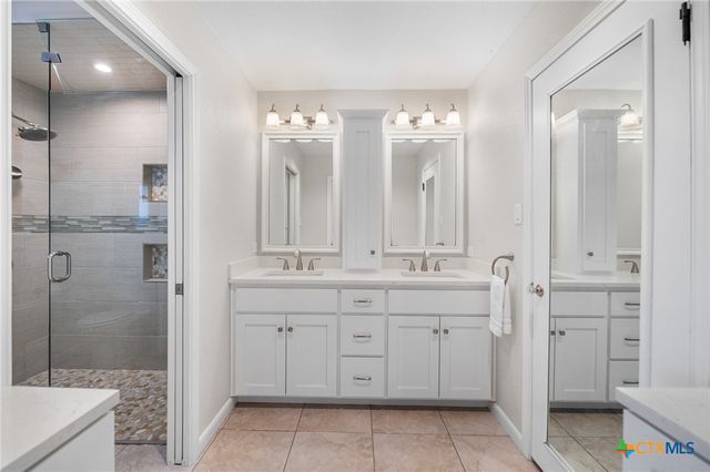 318 Remington Drive, Bergheim, TX 78004