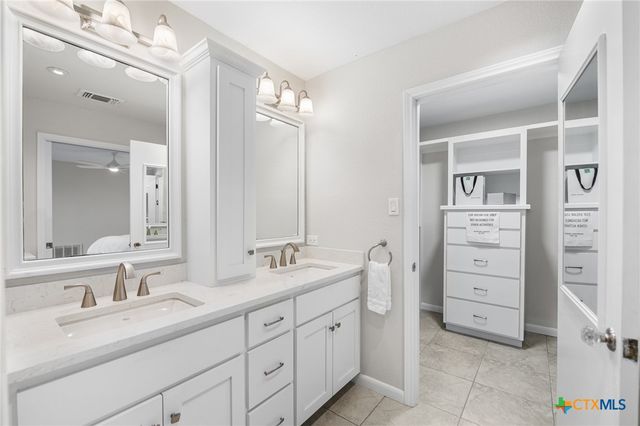 318 Remington Drive, Bergheim, TX 78004