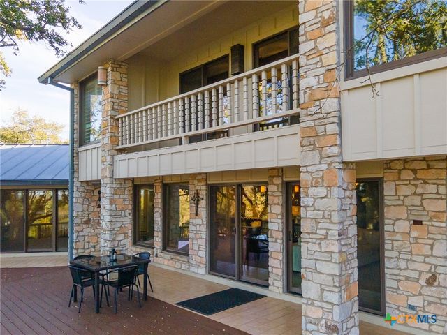 318 Remington Drive, Bergheim, TX 78004