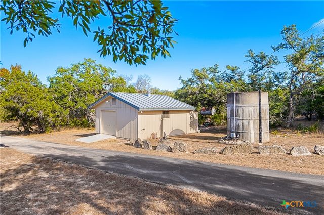 318 Remington Drive, Bergheim, TX 78004